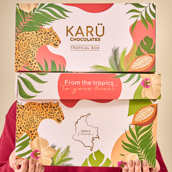 Cajas apiladas del Kit Tropical Box de Karü Chocolates Colombia